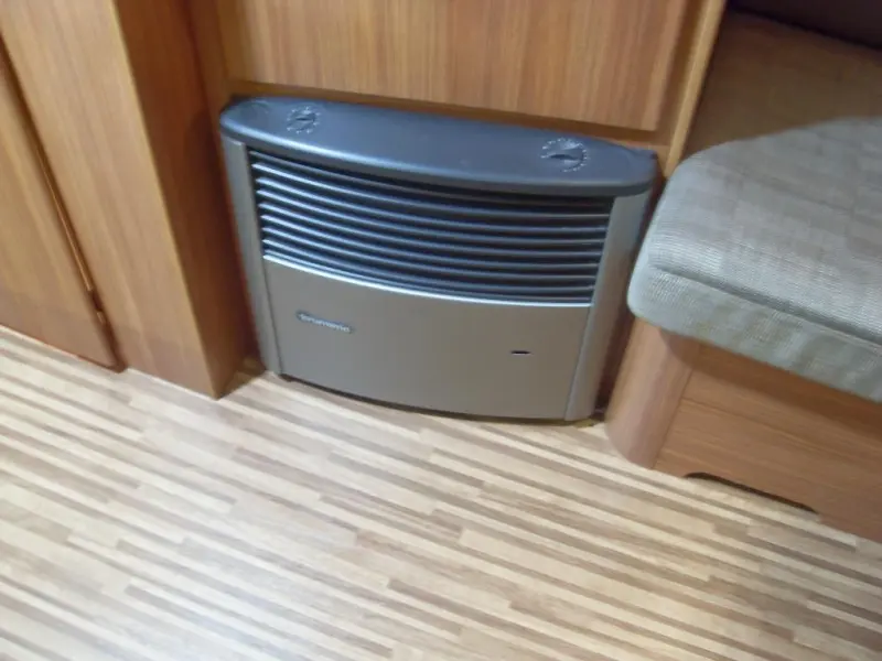 Adria Adora 492 UL ENKELE BEDDEN  foto: 5