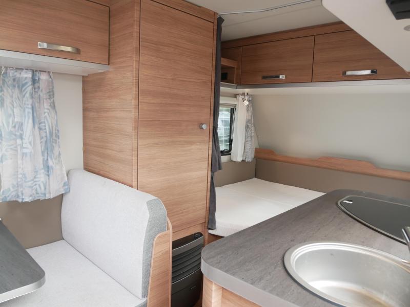 Weinsberg CaraOne 390 QD Incl. voortent 