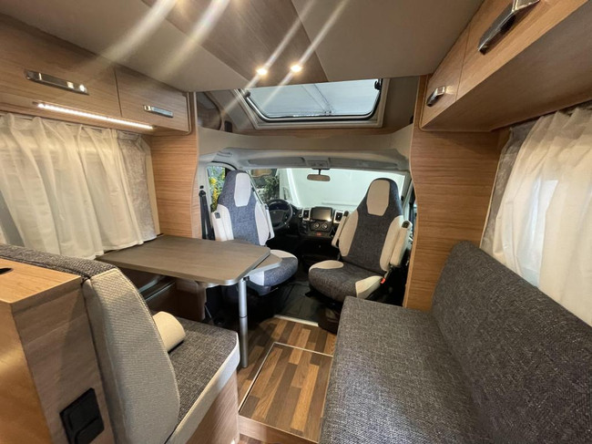 Weinsberg CaraSuite 650 MF 5 gordels, met hefbed foto: 4