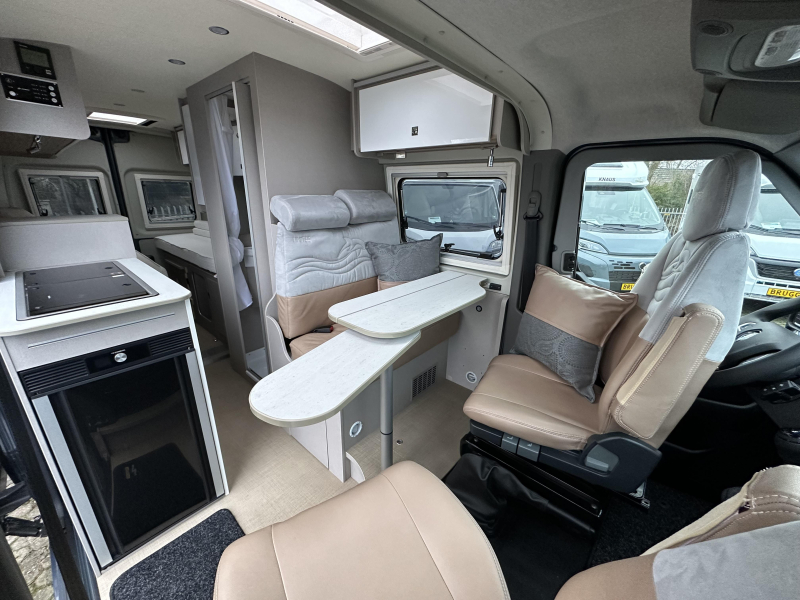 Bürstner Delfin C 621 LENGTE BEDDEN + TREKHAAK  foto: 1