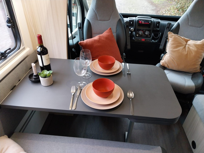 Sun Living S 70 SL 5 pers. en maar 65150 km  foto: 4
