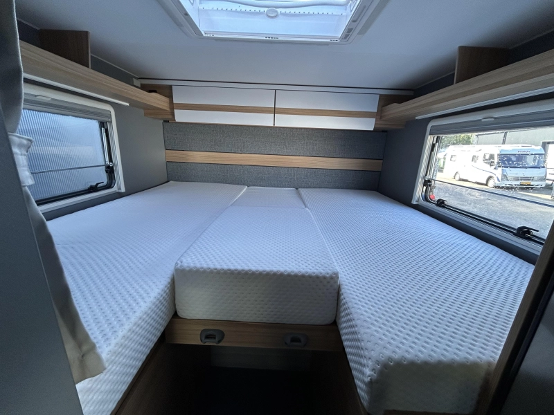 Dethleffs Just 90 T 6812 EB Lit relevable + Climatisation photo: 12