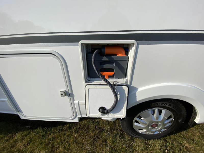 Adria Matrix Plus 670 DL ENKELE BEDDEN+HEFBED  foto: 12