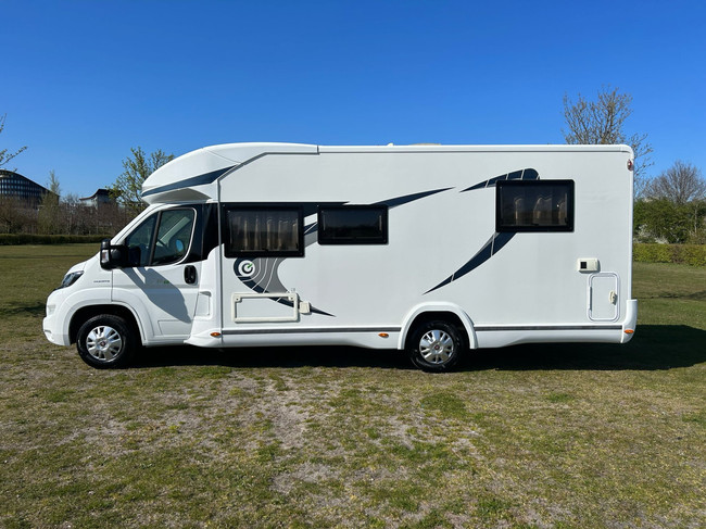 Chausson 718 EB 2.3 131 PK Fiat Ducato Half-Integraal Camper QUEENS BED IN Hoogte verstelbaar foto: 4