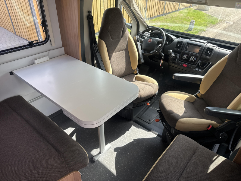 Sun Living S 70 SL Camas longitudinales cama abatible foto: 12