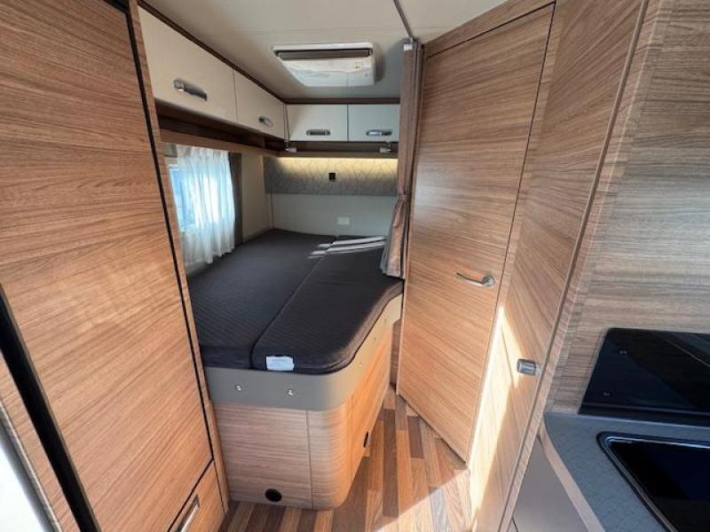 Weinsberg CaraCore 650 MF Klimaanlage, 180 PS, 5 Personen Foto: 17