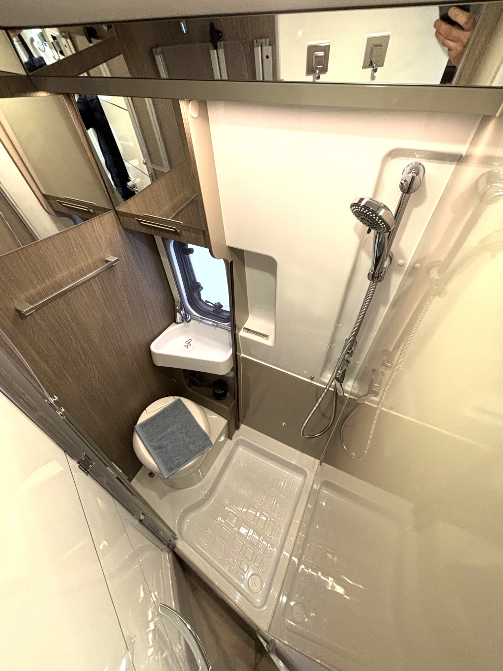 Chausson V594 Roadline QUERBETT FIAT8 LUFTFEDERUNG 5.99M Foto: 8