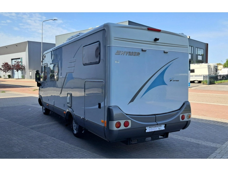 Hymer B klasse 674 Ruime gezinscamper  foto: 3