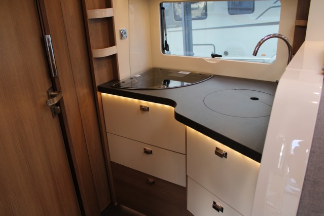 Robusto Carthago Integral Malibu I 460 LE Fiat AUTOM&Aacute;TICO 180 CV camas individuales y cama abatible (118 foto: 38
