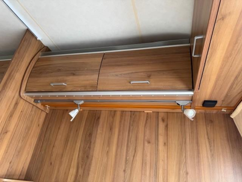 Bürstner Averso 420 TS mover voortent zakluifel  foto: 12