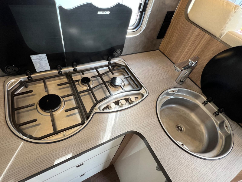Bürstner Aviano I 727 queensbed hefbed 150PK  foto: 12