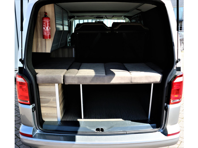 Volkswagen Transporter Kombi 2.0 TDI L1H1 4 Schlafpl&auml;tze | Tempomat | Neues Interieur | drehbarer Vordersitz | Insektenschutzgitter | K&uuml;hlschrank / Gefrierfach | Foto: 8