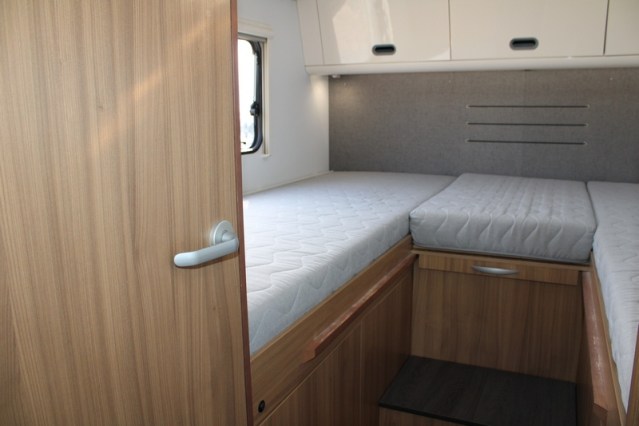 Sun Living S 75 SL by Adria 5 belted seats single beds 67 photo: 34