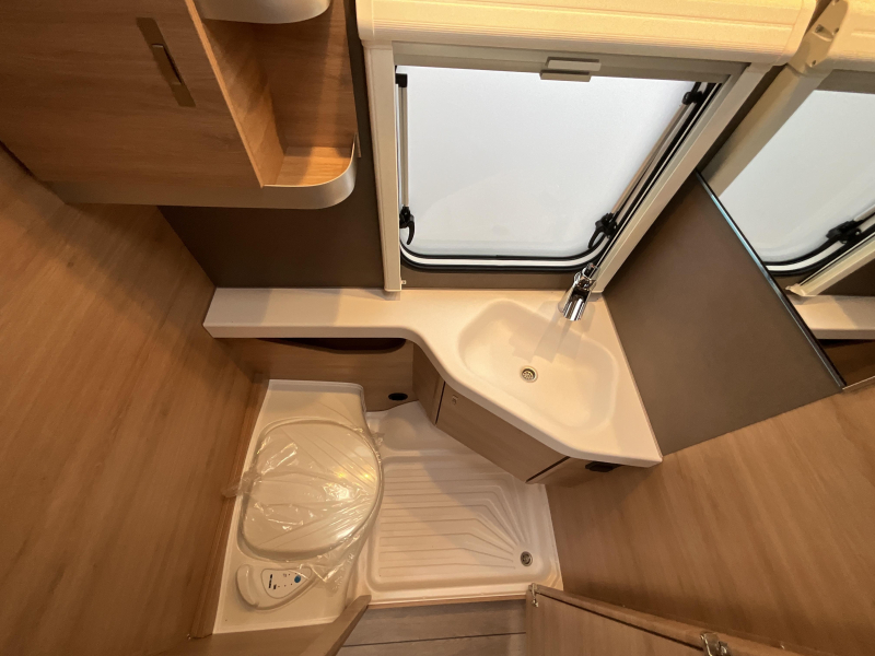 Knaus Sudwind Black Selection 460 EU ENKELE BEDDEN-VLOERVERW  foto: 14