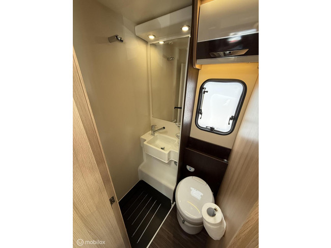Mc Louis MC4 231 Dwarsbed + Hefbed / Euro6! foto: 14