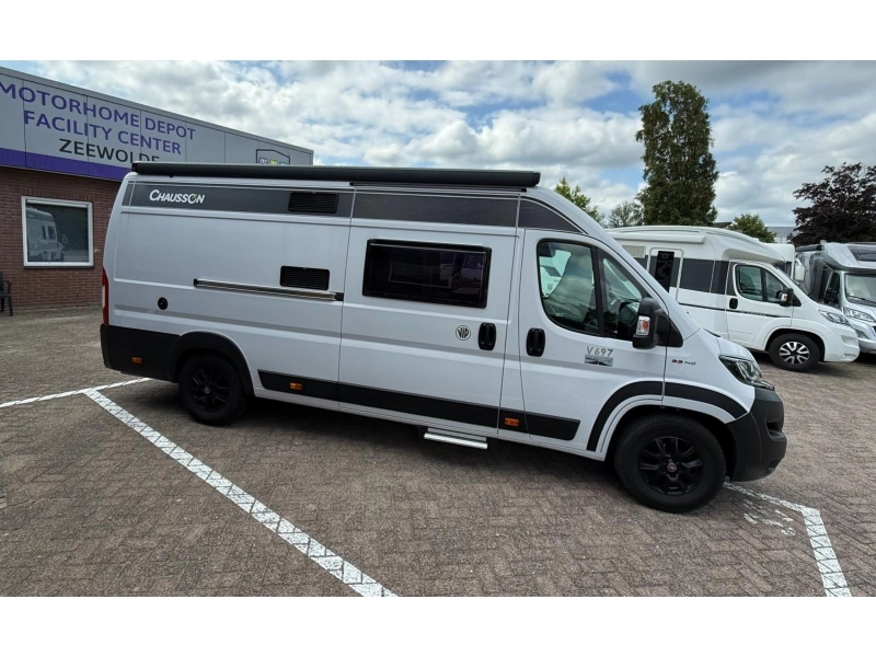 Chausson V697 VIP 9T Automaat lengtebedden  foto: 1