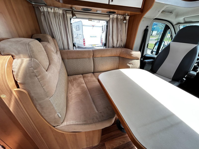 Hymer Tramp CL 674 Enkele-bedden/Euro-5/2012  foto: 15