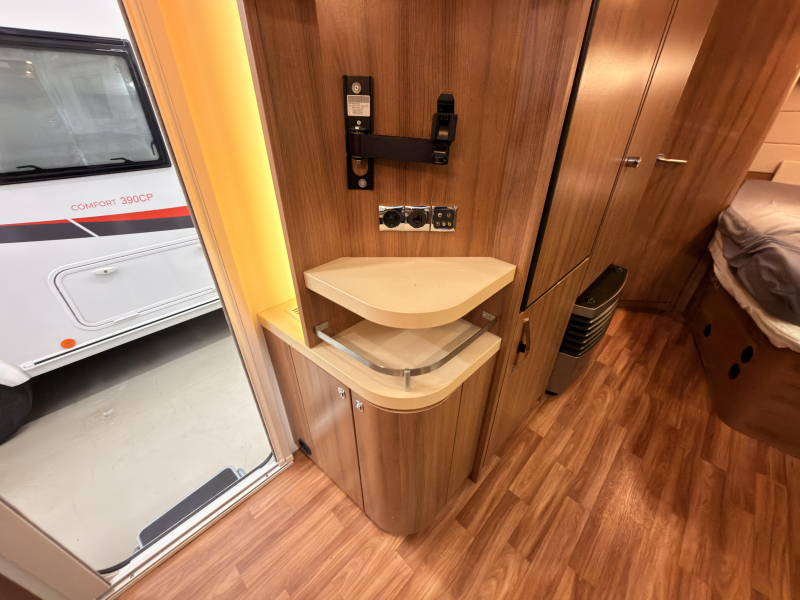 Knaus Sudwind Exclusive 580 UF mover+avance+aire acondicionado de banco foto: 19