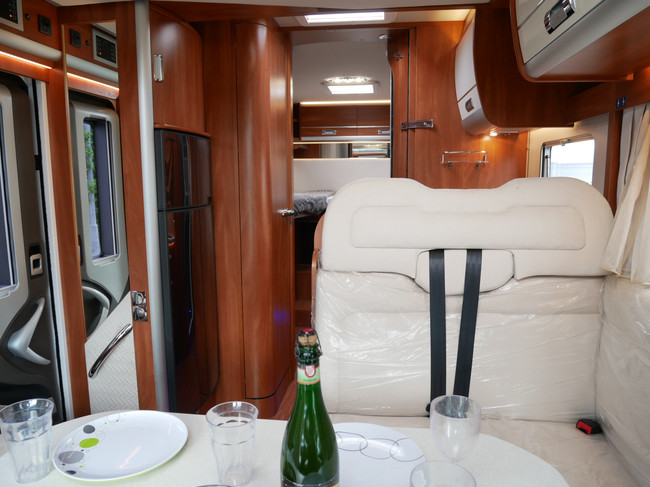 Laika Ecovip 409 Lengtebedden, Hefbed, Luxe Half Integraal XXL Garage!! foto: 9