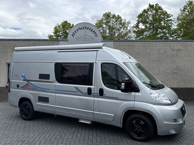 Adria Twin 600 158 pk Fiat Ducato 3.0 AUTOMAAT **Slechts 6 meter/Groot dwarsbed/4 zitplaatsen/Luifel/Zonnepaneel/Fietsendrager/JBL/Zee