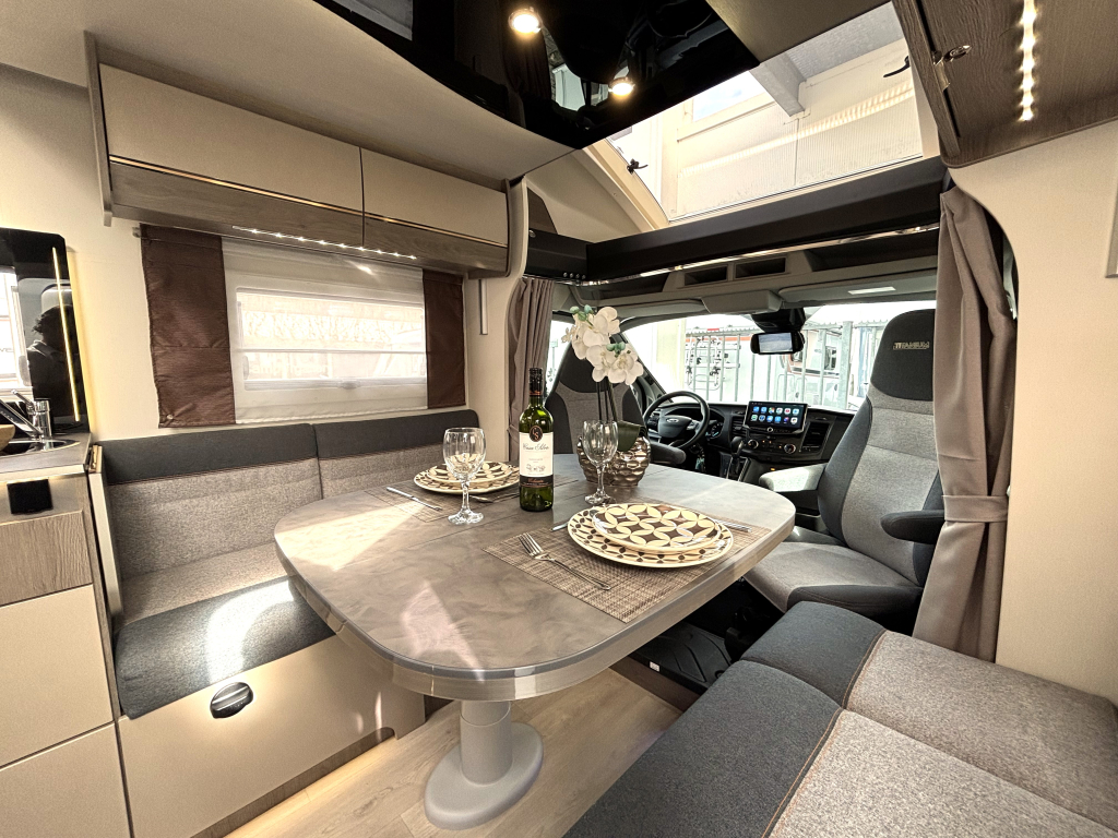 Chausson 768 XLB Titanium AUTOMATIC QUEEN BED + LIFT BED + F2F photo: 12