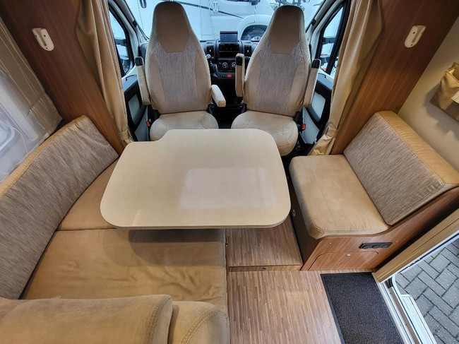 Carado T449 Queensbed + Hefbed foto: 12