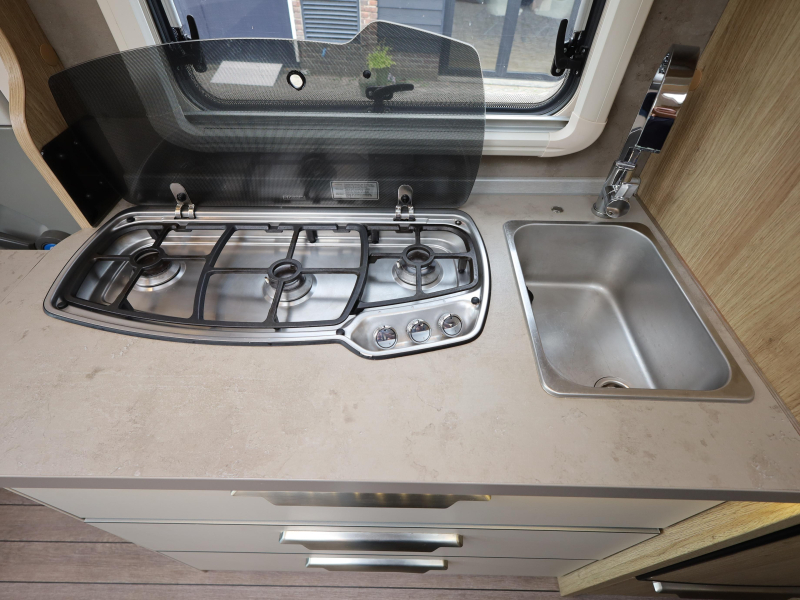 Knaus Sky TI 650 MEG camas individuales | enganche de remolque foto: 6