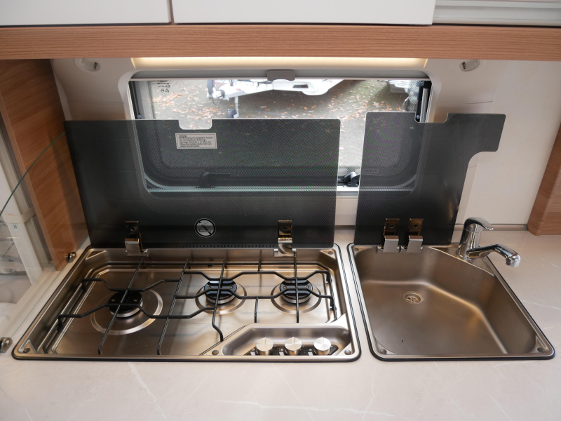 Hobby De Luxe 440 SF Incl. mover en fietsenrek  foto: 8