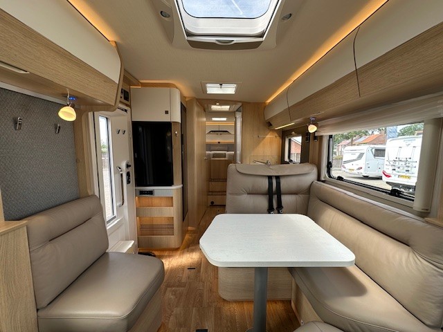 Hymer BMC-I 680, automaat, zonder hefbed! foto: 1