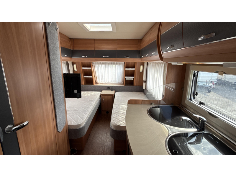 Hobby De Luxe 495 UL enkele bedden rondzit  foto: 2
