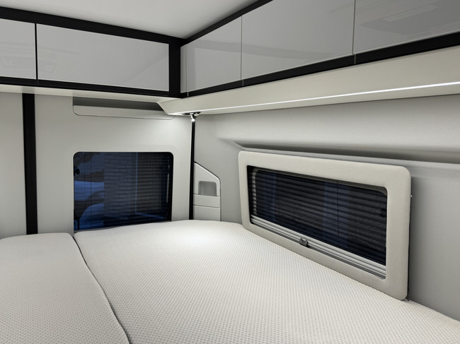 Adria Twin Supreme 640 SLB 160 pk AUTOMAAT 9-Traps Euro6 Fiat Ducato Maxi 4250 kg **Enkele lengtebedden/4 zitplaatsen/XXL Koelkast/Dak foto: 19