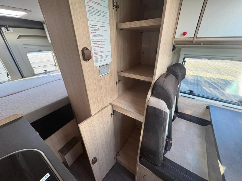 Roadcar R 600 Aire acondicionado, CruiseCtr, Toldo foto: 16