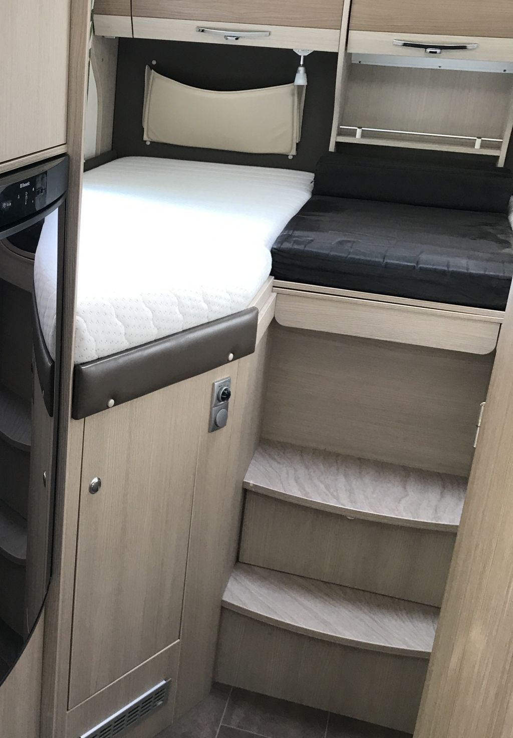 Bürstner Viseo i 690 # level systeem # Enkele bedden & Hefbed # foto: 15