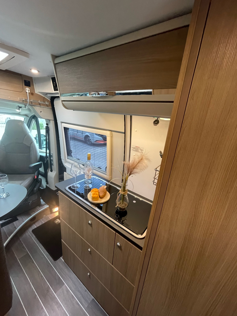 Adria Twin 640 SPX DWARSBED ZONNEPANEEL BEARLOCK EURO6 foto: 5