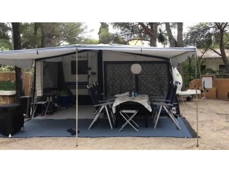 Hobby De luxe Easy 450 UF cama transversal asiento redondo inodoro foto: 15