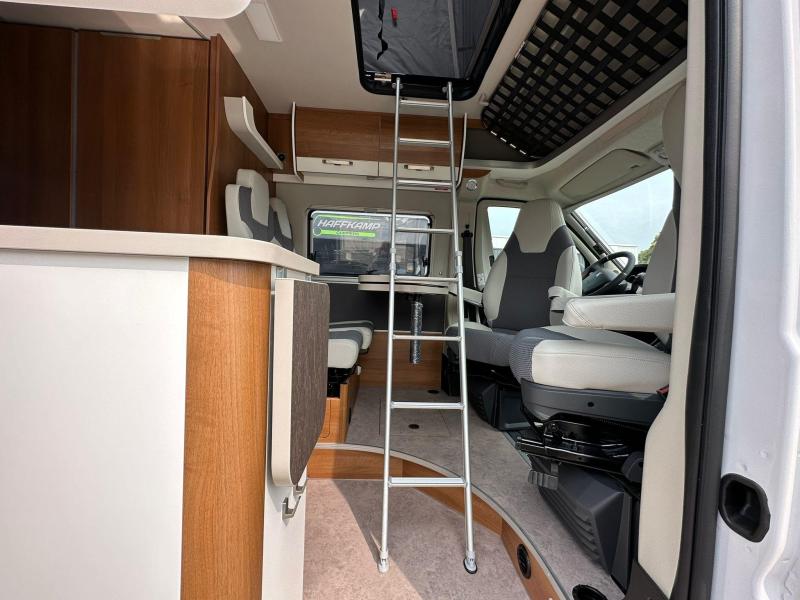 VANTourer 600 D 6 plazas para dormir y cama elevable y techo elevable foto: 13