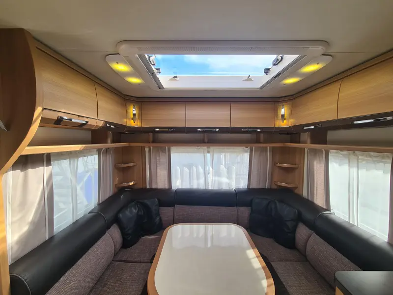 LMC Passion 440 D Voortent en mover  foto: 8