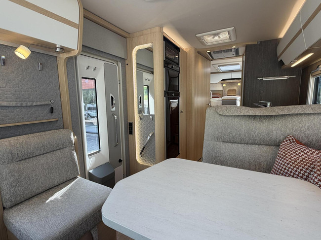 Hymer BML-I 780 MasterLine Bovenkasten Level 2X Airco Lithium foto: 10