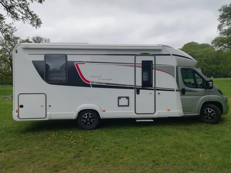 Bürstner Lyseo Privilege 745 met twee luxe hefbed  foto: 8