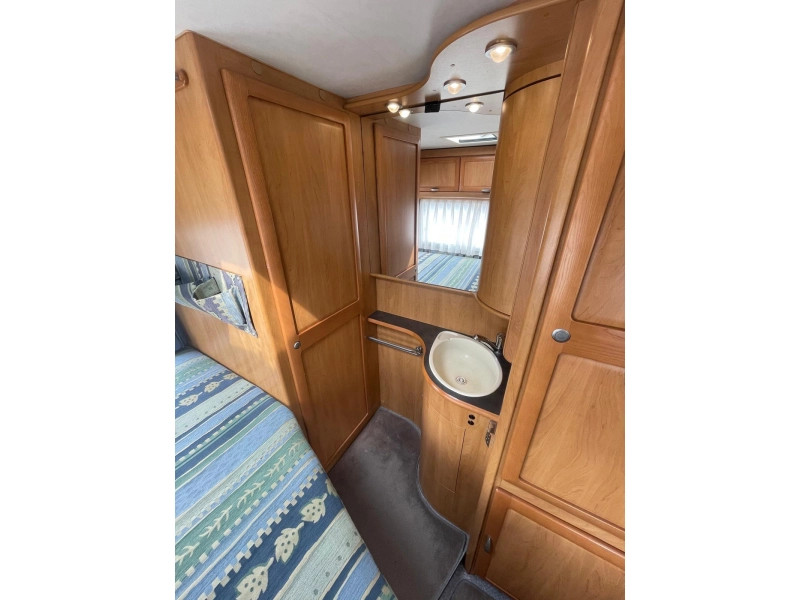 Hymer B 674 Vastbed Hefbed  foto: 13