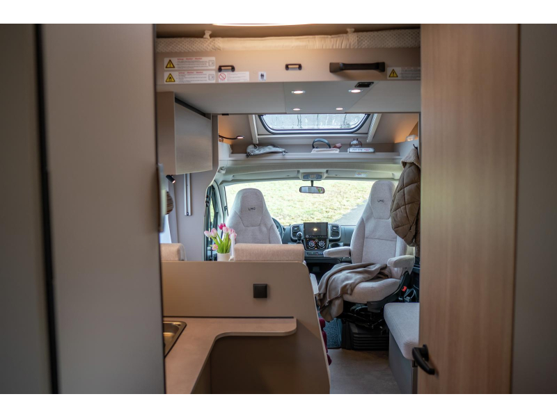 LMC Tracer 690EL modelo 2027 camas individuales foto: 5