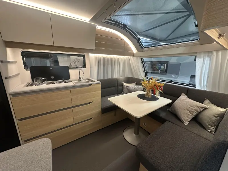 Adria Adora 572 UT Nieuw - Actie model 2025  foto: 4
