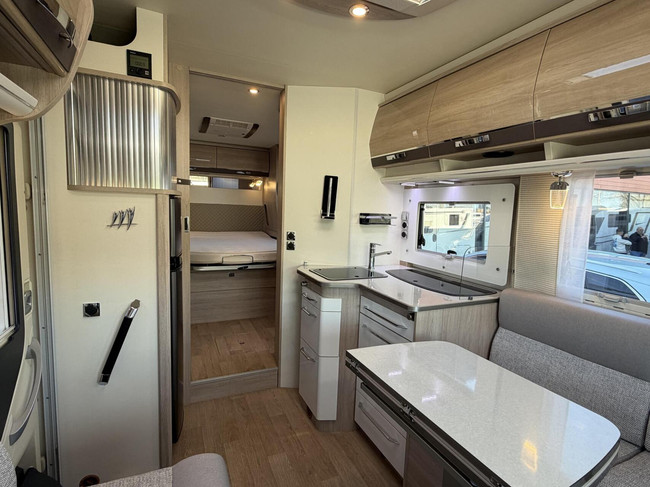 RAPIDO 686 F Euro6 Queensbed 2X Airco Zonnepaneel Luifel Fietsenrek foto: 11
