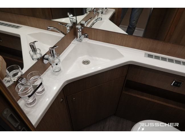 Morelo Home 82 LS Camas individuales | Sistema de nivelaci&oacute;n | Aire acondicionado de techo | Suspensi&oacute;n neum&aacute;tica | Bater&iacute;a de litio | Paneles solares foto: 16
