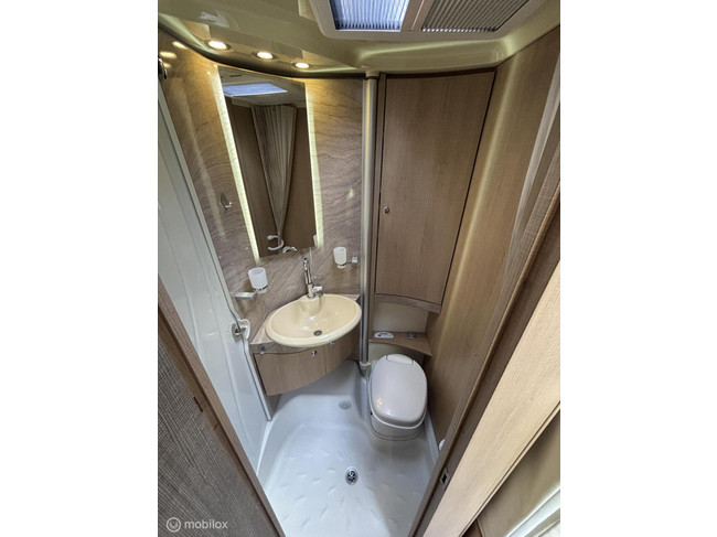 Bürstner Travel Van T 620 Fiat 2.3 130pk Euro 5 | Enkele-bedden | Douche/ wc | Garage | Incl 2 Scooters | 72dkm | TOPSTAAT foto: 11
