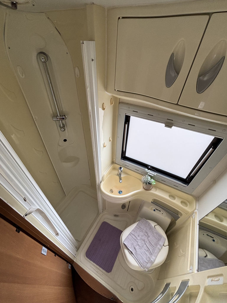 Adria Roller Team Pegasso 708 QUERBETT + ALKOVEN 6 PERSONEN! SCHNÄPPCHEN Foto: 9