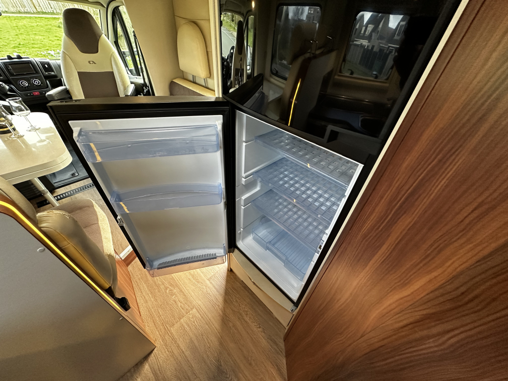 Adria Matrix M 670SL photo: 5