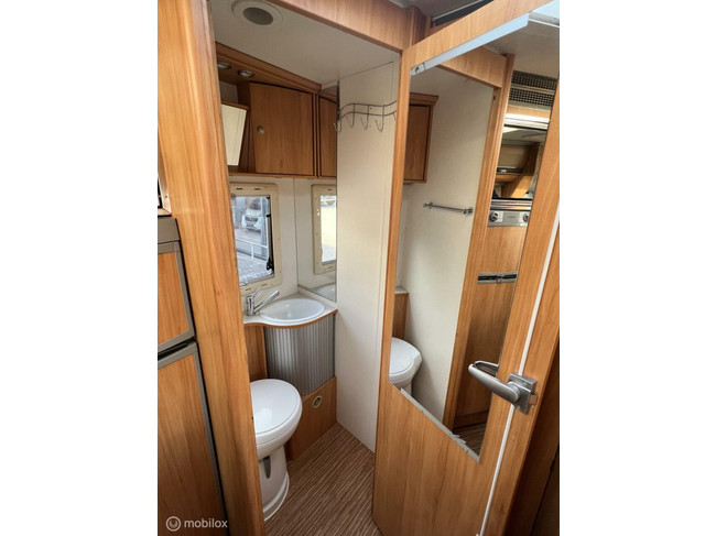 Adria CORAL S 690SP 160PK Queensbed Luifel Zonnepaneel Oven foto: 17