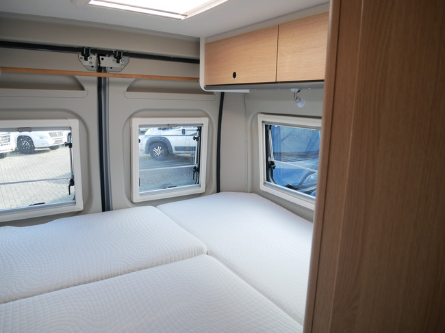Sunlight Cliff 600 XV, Autom&aacute;tico de 9 velocidades, Camper de 6 metros, Cama transversal foto: 18