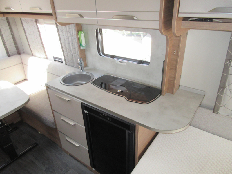 Knaus Sport 450 FU KOMPLETT UND FRANZ&Ouml;SISCHES BETT Foto: 5